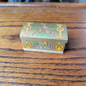 Vintage Lundby Dollhouse Miniature Wood Chest design transfer Gold "1834" FLAW